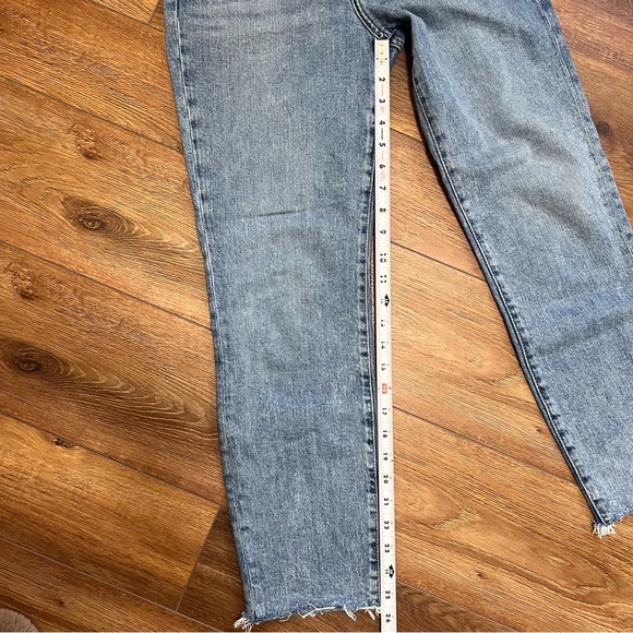 H&M Ultra High Waist Mom Jeans Raw Hem - Picture 12 of 13